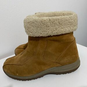 ⭐️ Khombu women’s leather ankle boot